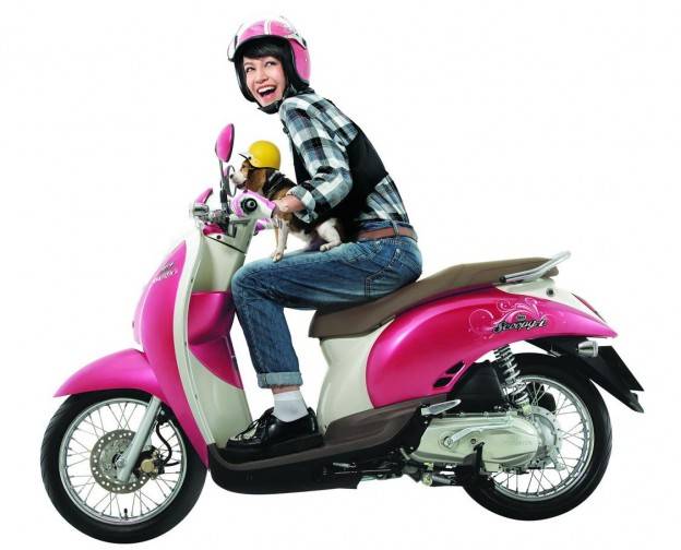 Wah Honda Scoopy dilego 13,5juta…..Mio bisa ngos-ngosan nih!