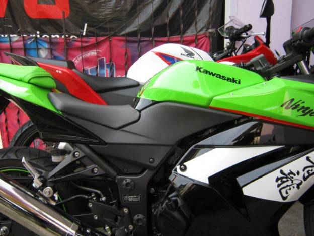 Honda CBR 150r vs Kawasaki Ninja 250r…..