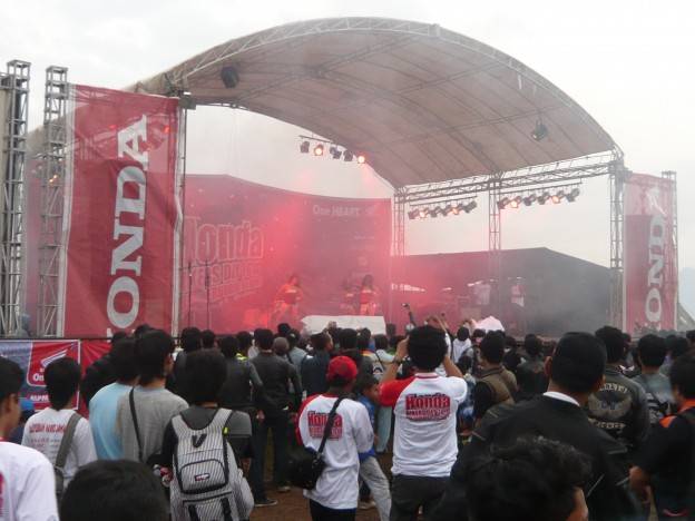 Banderol harga Honda new CBR150r 30juta…??