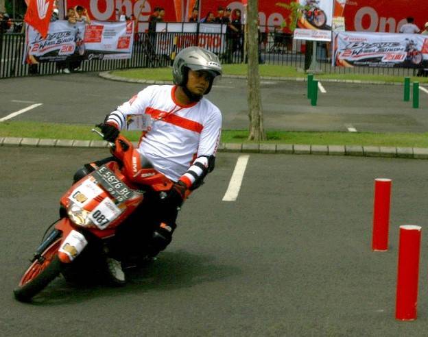 Honda blade 2wheel slalom….hadiahnya keren euy!