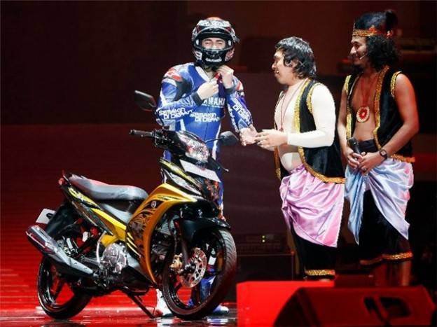 Apakah ini sponsor utama Yamaha Motogp di2011??…..