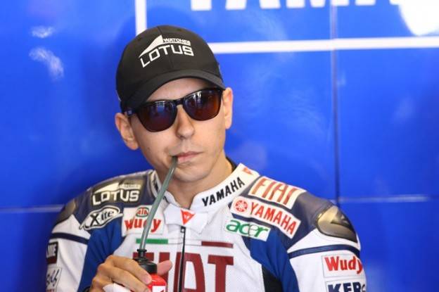 Ada apa dibalik berpisahnya Lorenzo dengan Dainese..??