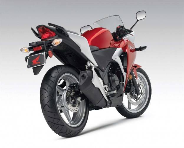Belum meluncur, CBR250r telah mengalahkan Ninja250r….