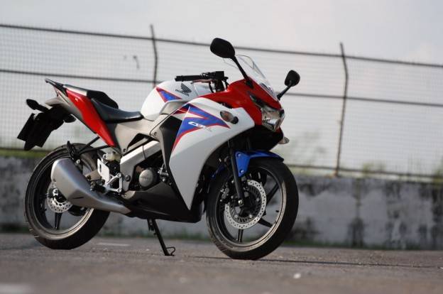 Lho…CBR250r koq sudah mengaspal??…