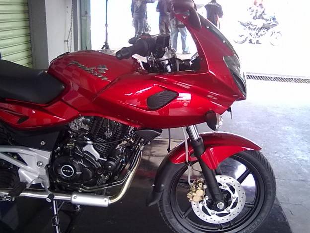 Woro-woro!! Beli Pulsar220 sekarang dapat jaket kulit ooiii!!!