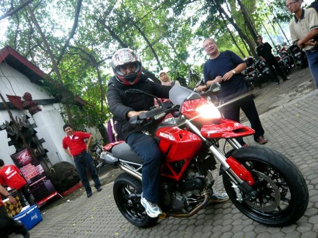 Test ride Ducati Hypermotard : Tarikannya jos gandos…..!!