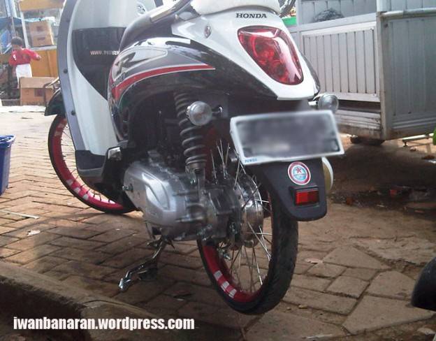 Walahhh…ban Scoopy mungil bener yak!!