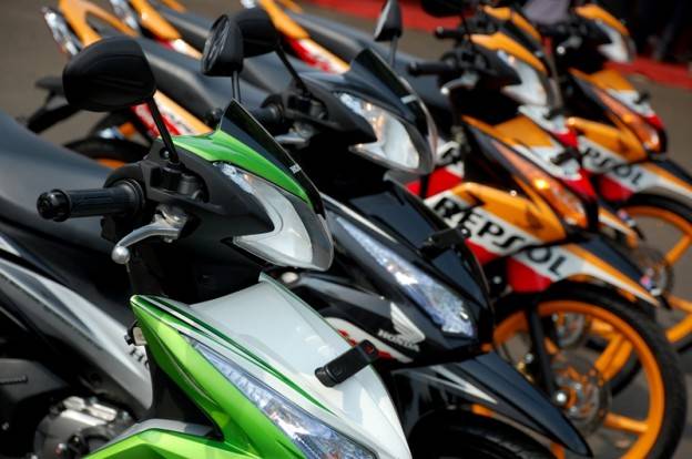 Mampukah Honda new Blade mengganyang Yamaha Jupiter-Z??