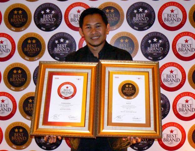 Yamaha Mio dan Vixion menyabet Indonesia best brand award 2011….