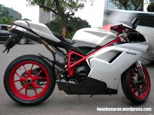 Test ride Ducati 848 Evo. Tenaga sadissss!!!!…