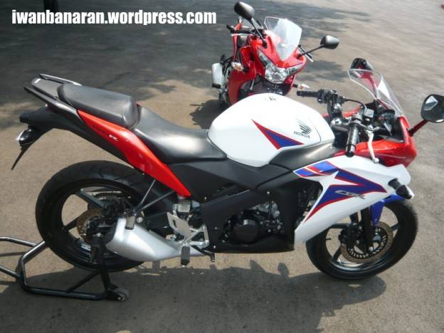 Kumpulan foto-foto CBR150r hasil jepretan diSentul….