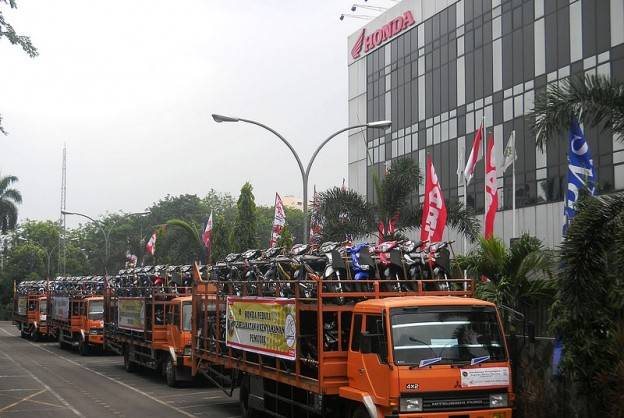 Peduli keselamatan pemudik, AHM gelar mudik dan balik bareng 2011. Wah…mantep nih!!