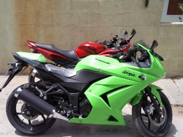 Bagaimana kalau Yamaha R15 disandingkan dengan Ninja250r??..