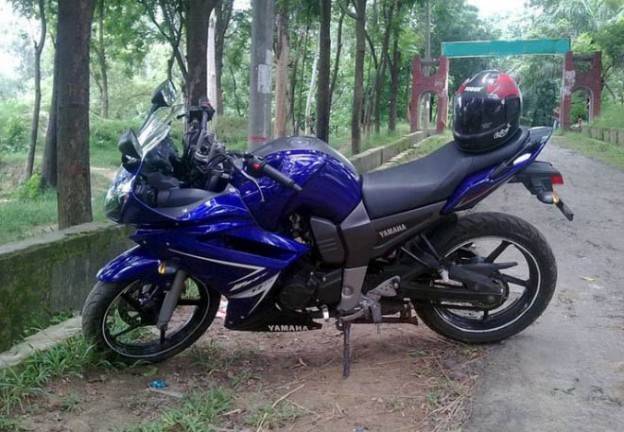 Gimana kalau fairing YZF-R15 disematkan pada Byson?? nih dia hasilnya…..