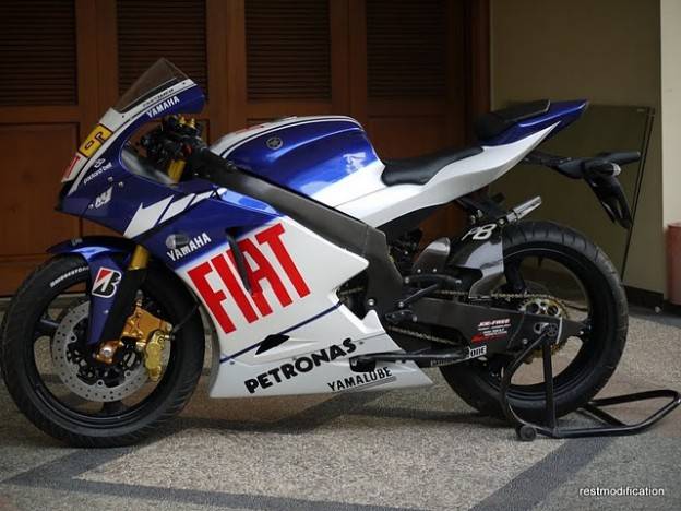 Vixion modifikasi ala Yamaha M-1. Keren juga nih!!