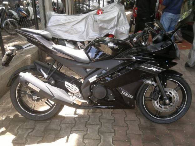Perbandingan visual Yamaha R15 versi 2.0 vs R15 lawas…….