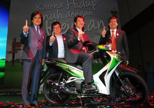 Mau tahu gambar pilihan warna Honda SupraX125 Helm-In??…monggo diintip!!