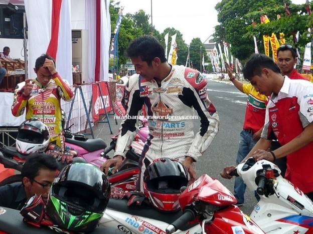 Lebih dekat dengan Honda Blade tunggangan Rey Ratukore…….