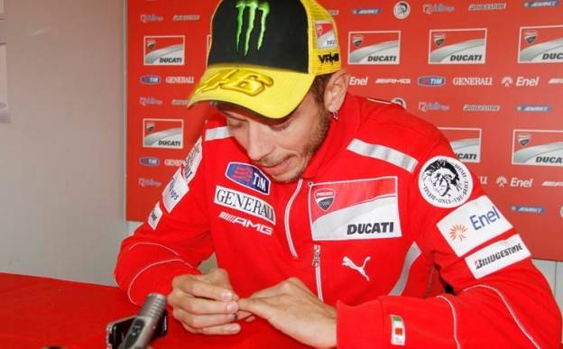 Wajah Rossi terlihat muram jika berbincang tentang Ducati….