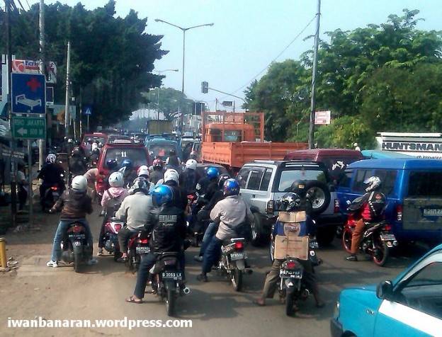 Kemacetan Jakarta dari hari ke hari makin parah….