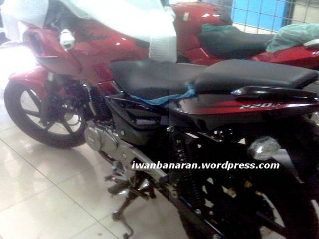 Ssssttt…striping anyar Pulsar 220 sudah nongol ditanah air!!