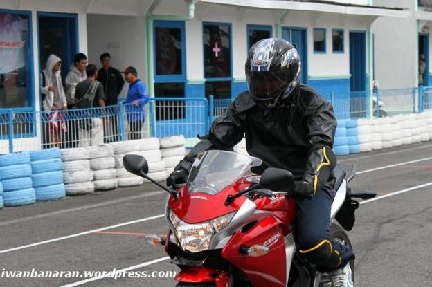Honda CBR250R memenangkan 2011 MotorBeam Bike of the year!!