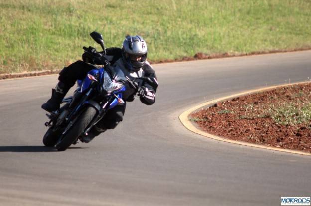 Ditunggangi rider berbobot 98kg….top speed Pulsar 200NS tembus 137km/jam
