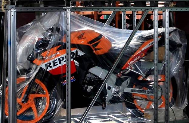 Daya tarik livery racing Repsol memang luar biasa!!…..
