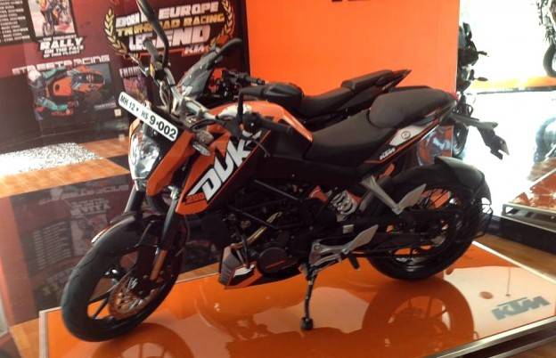 KTM sudah membuka test ride Duke 200. Mantap!!…