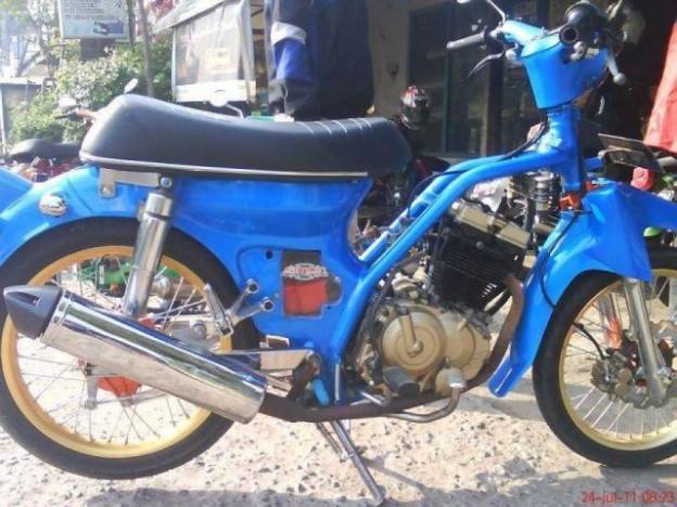 Honda C70 bermesin DOHC. Ini baru sadis!!….