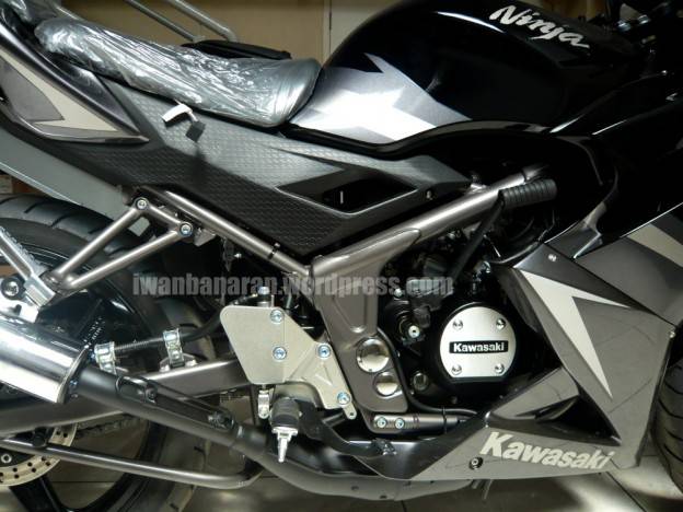 Foto detil new Kawasaki Ninja 150RR. Monggo diintip….