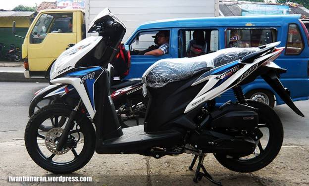 Penasaran gambar detil Honda Vario 125PGM-FI?. Monggo diintip…..