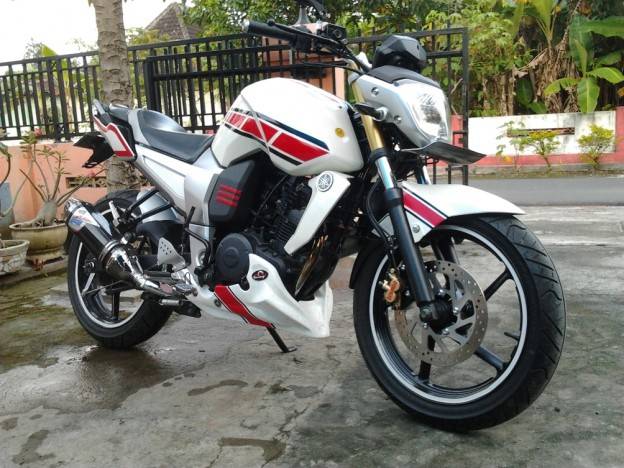 Modif minimalis Yamaha Byson. Semakin putih!!…