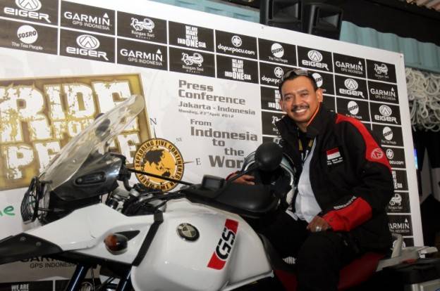Edian…orang Indonesia jelajahi dunia nunggang motor!!