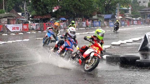 Yamaha bina para pembalap liar diLampung!!!…….