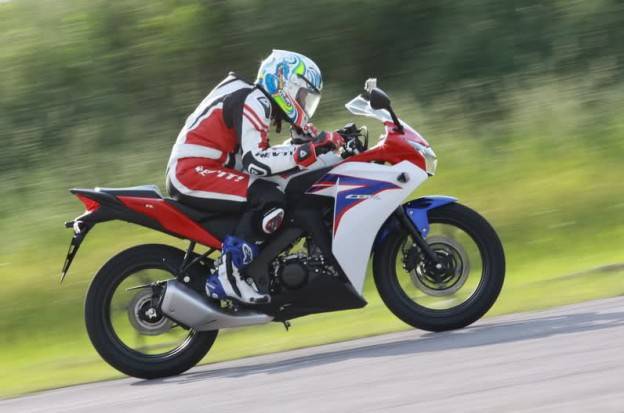 Honda CBR150R vs Suzuki Satria150 FU ….gigi empat baru unggul!!