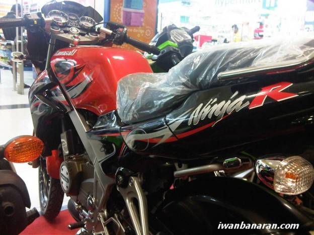 Diam-diam Kawasaki rilis new striping Ninja 150L….