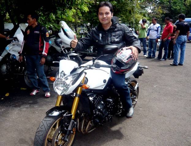 Ketika Yamaholigan mengulas profile IWB….