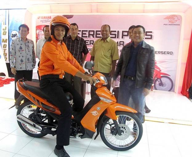 Sejarah baru…PT Pos menggunakan motor Yamaha VegaZR!!