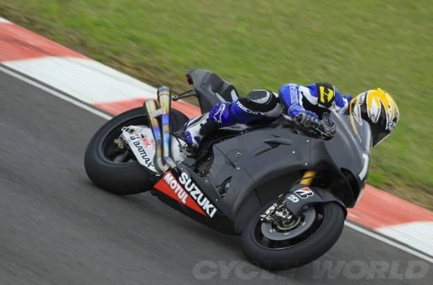 Raungan knalpot motor Suzuki Motogp mirip Yamaha M1??….