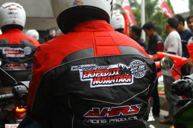 Kumpulan foto-foto turing Absolute Revo diBandung. Monggo diintip……..