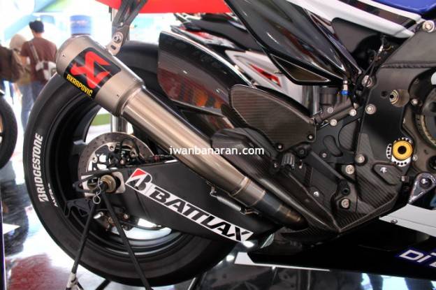 Jika Yamaha M1 parkir bersama Yamaha Scorpio……