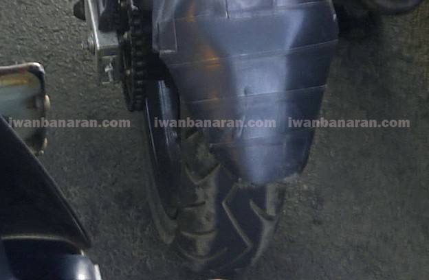 Spyshoot new Vixion….kayaknya ban segambot Byson nih!!…