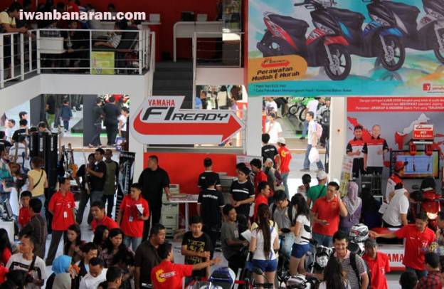 Di PRJ helm Yamaha laris manis euy….