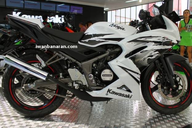 Kawasaki Ninja 150RR special edition….lebih mahal satu juta rupiah!!