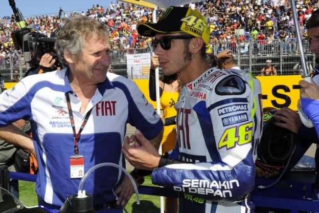 Sudah ada tiga tawaran kontrak datang kemeja Valentino Rossi….