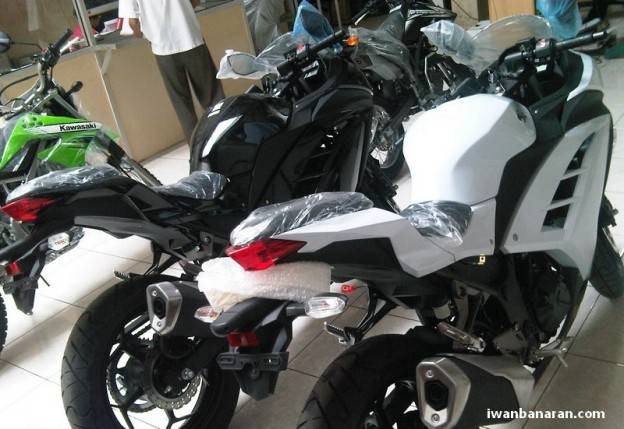 Komparasi fisik Ninja250R injeksi vs. Ninja 250R Karbu….
