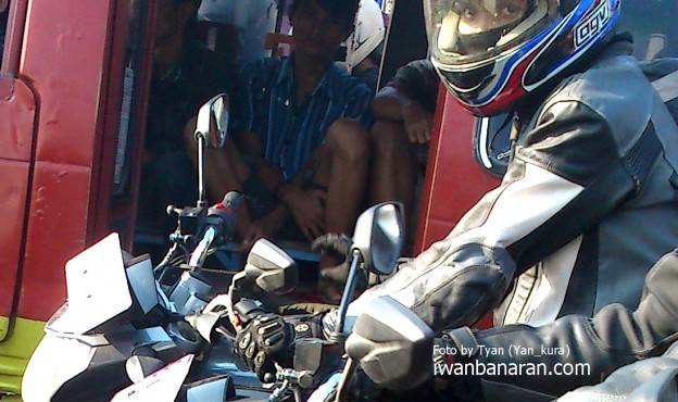 Spyshoot new Vixion….box item nempel ditanki apa yah???….