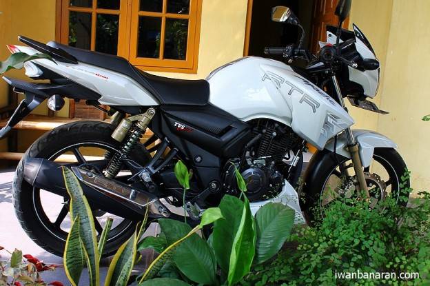 Kupas tuntas rupa fisik TVS Apache RTR 180…..material seperti motor Jepang tahun 1990an!