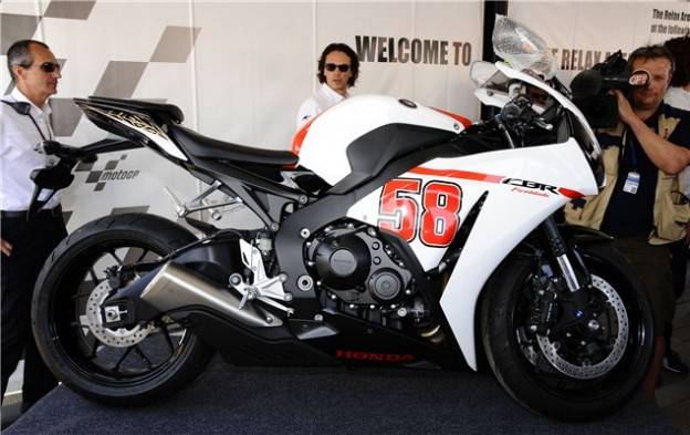 Honda CBR versi Marco Simoncelli laku 619juta rupiah..!!